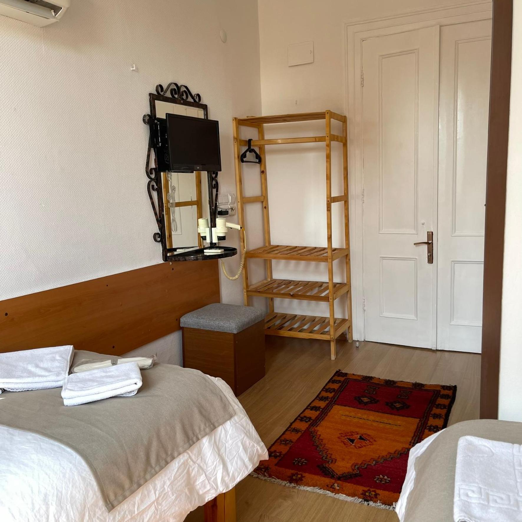 Otel Held 2*